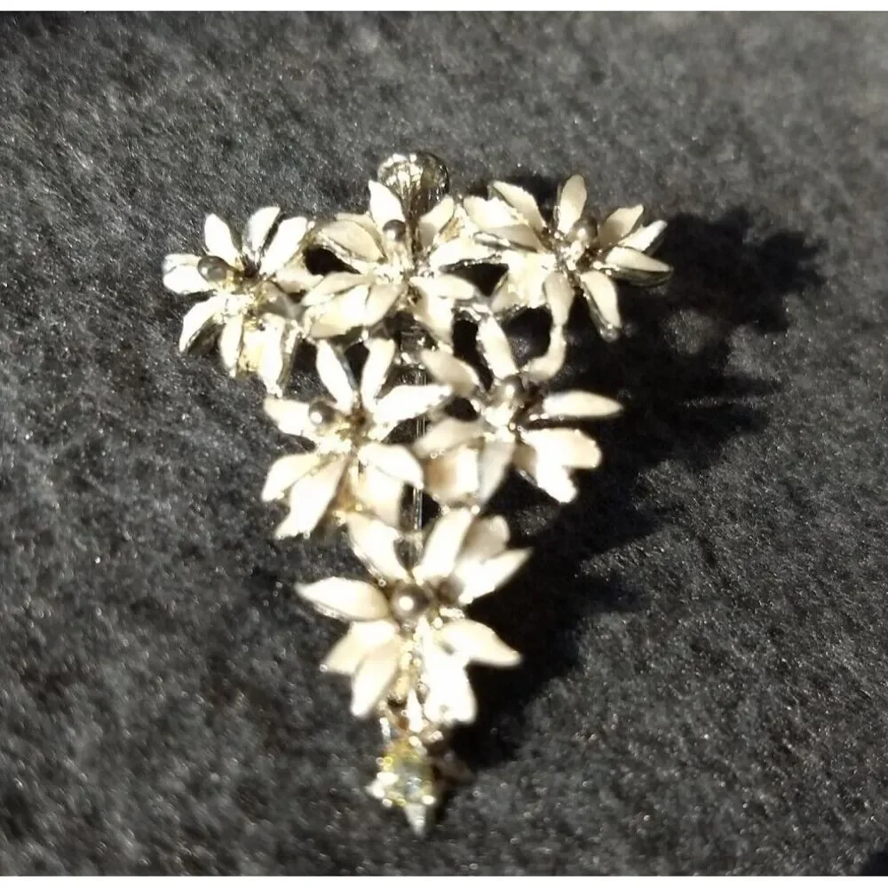 LIA Lianna White Enamel Poinsettia Christmas Tree Brooch Rhinestone Star Box VTG